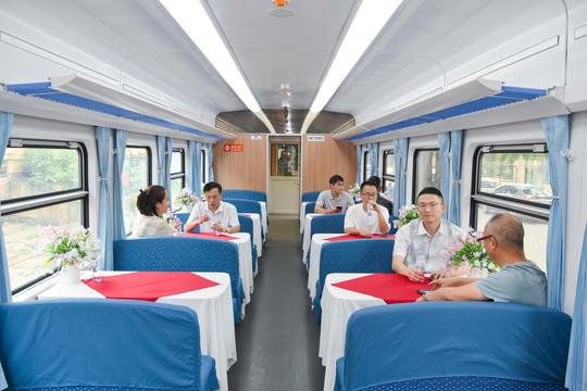 Trải nghiệm 'khách sạn 5 sao di động': Cận cảnh đoàn tàu Hà Nội - Đồng Hới xịn như máy bay