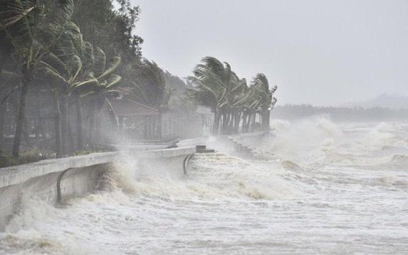 Áp thấp nhiệt đới giật cấp 9, cách quần đảo Hoàng Sa khoảng 420km