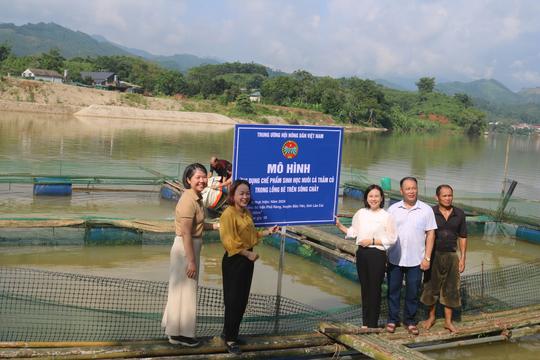 Hội viên nông dân Lào Cai được nhận hàng tấn cá giống quý